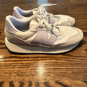 New Balance Women's Sneakers in White and Light Purple
